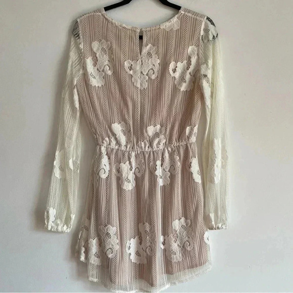 Lovers + Friends White Lace Long Sleeve Mini Dress Lace Up Key Hole Back S - Picture 4 of 14